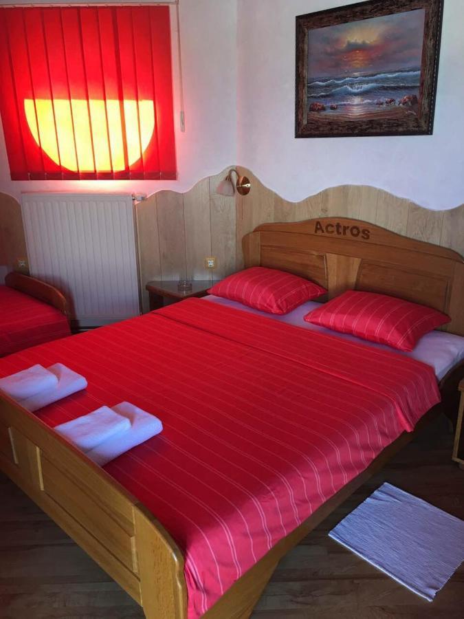 Nova Topola Motel Pizzeria Actros מראה חיצוני תמונה